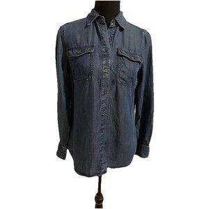 Chicos Size 00 Womens XS Distressed Blue Chambray Shirt Button Front Soft